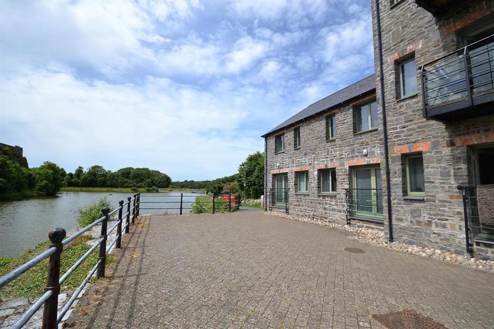 Ferienwohnung Castle Pond House Pembroke Exterior foto